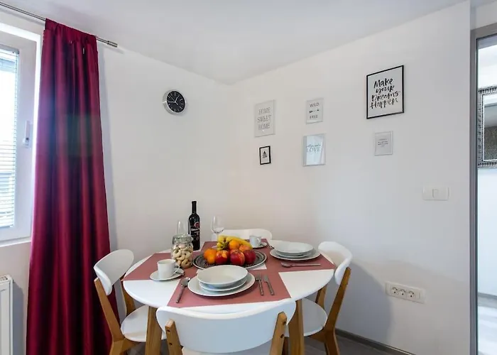 Daire Slovenia + Freeparking & Bikes *