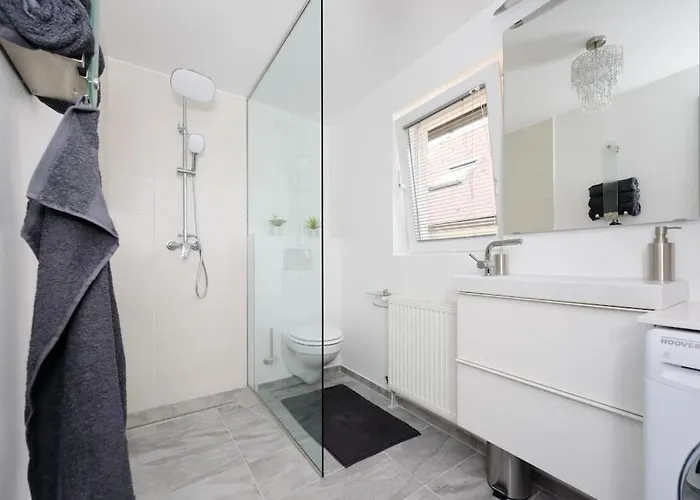 Slovenia + Freeparking & Bikes * ليوبليانا