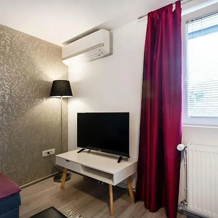 Slovenia + Freeparking & Bikes * Λιουμπλιάνα